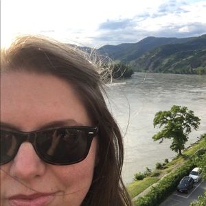Meet your Posher, Julie